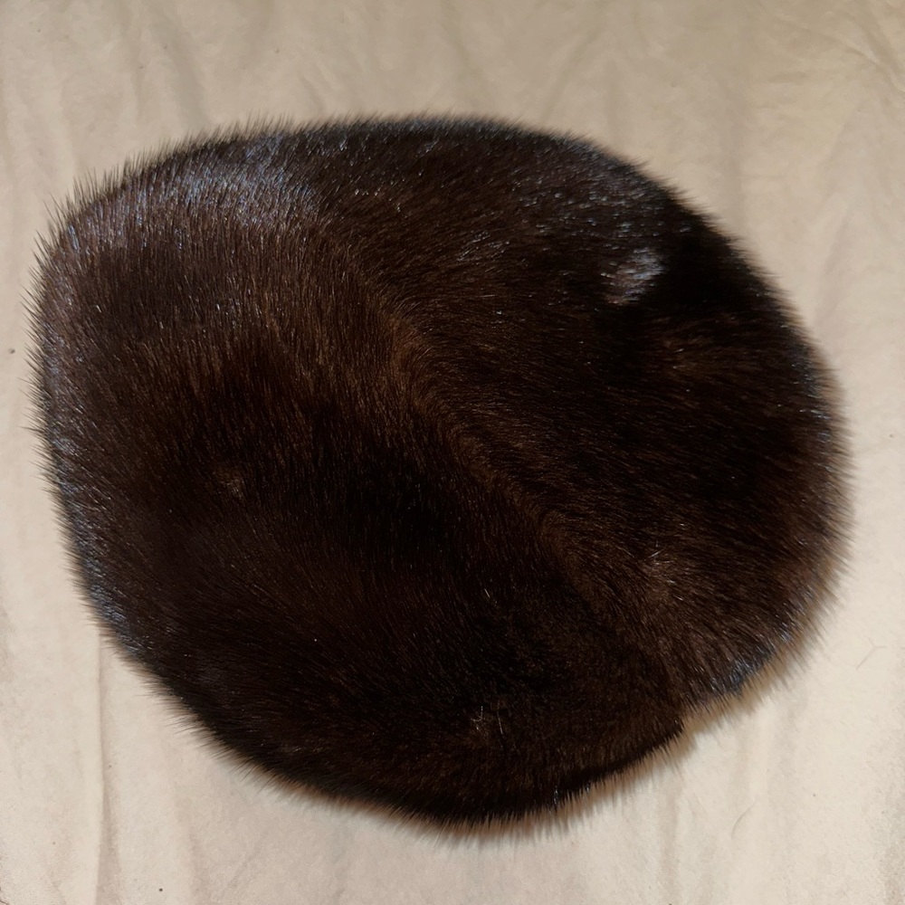 1950 VINTAGE MINK Ladies Dark Brwn / Blk - Fur Cap Woman's Winter Look